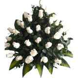 Arreglo Fúnebre En Abanico Con Rosas Blancas