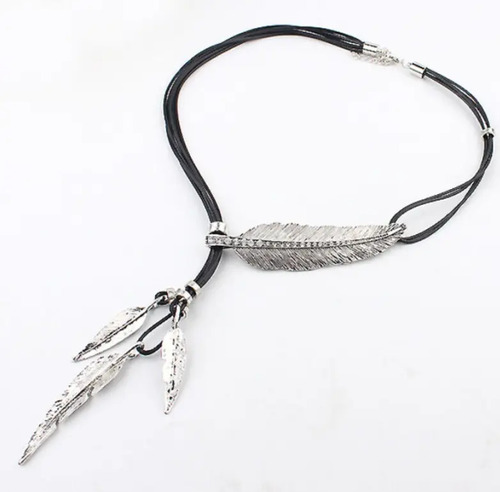 Collar De Plumas Metalicas Kawaii