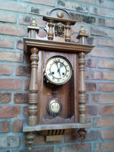 Antiguo Reloj De Pared Con Alzada Funcionando 34 X 17 X 65