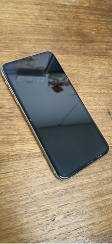 Celular iPhone 11