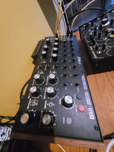 Sintetizador Analógico Semi Modular Moog Dfam