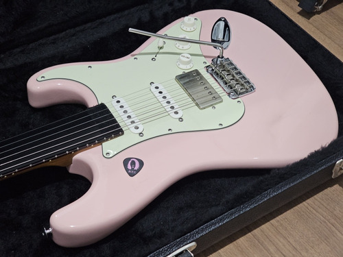 Guitarra Suhr Signature Mateus Asato Stratocaster Rosa 2022