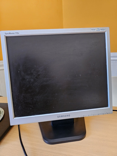 Monitor Samsung 710n - Parlantes