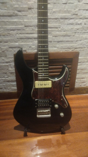Guitarra Yamaha 311h