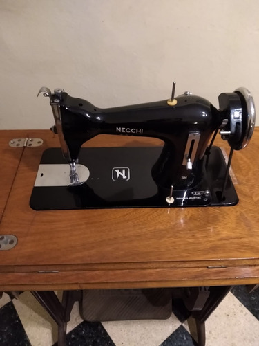 Máquina De Coser Necchi A Pedal Con Mueble Funcionando!