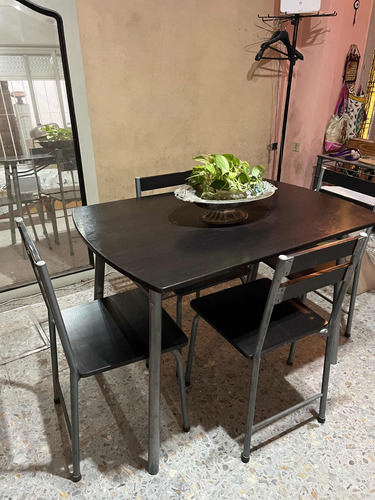 Clásica Mesa De Cocina Y 4 Sillas Impecable