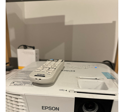 Proyector Epson Powerlite E20, 3400 Lúmenes