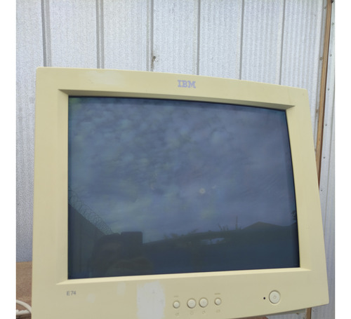 Monitor Crt Ibm E74