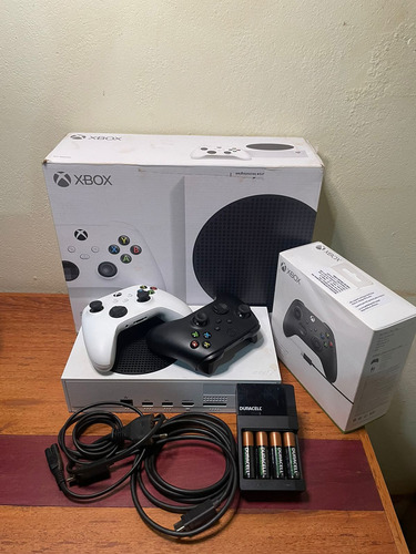 Microsoft Xbox Series S 512gb Branco + 1 Controle Original Xbox (extra) E 1 Carregador + 4 Pilhas Recarregáveis Duracell (seminovos)