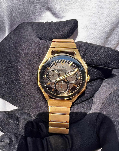 Relógio Bulova Curv 97a144 Unissex Dourado 30m. Safira.