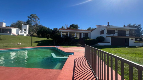 Impecable Casa Quinta + Depto Con Pileta Y Cancha De Tenis En Bialet Masse A Metros Del Lago   