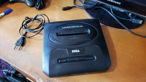 Mega Drive 3 Com Entrada Pra Sega Cd Só O Console Sem Nada Liga Mas Sem Imagem. K1