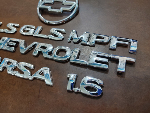 Kit Emblemas Chevrolet Corsa 1.6 Sedan Gls 4puertas 7piezas Foto 2