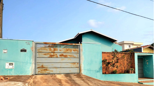 Casa Com Excelente Localização 