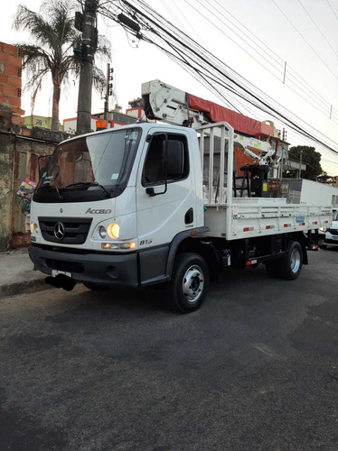 MERCEDES-BENZ ACCELO 815 NO CESTO AÉREO 
