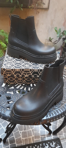 Bota Nro: 38 Lateral Elastizado Impermeable Impecables