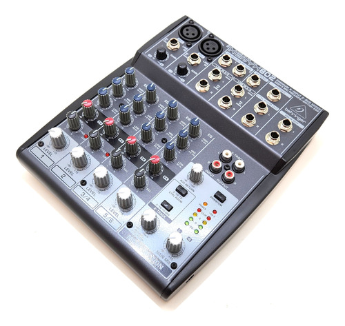 Mesa De Som Xenyx-802 - Behringer