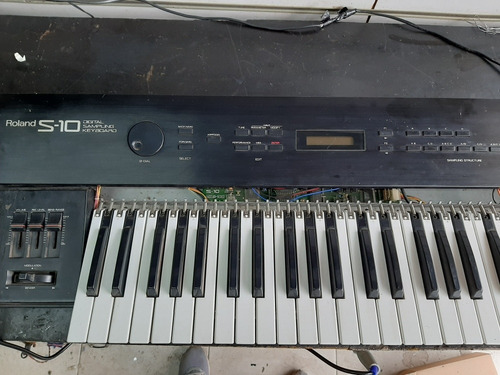 Roland S -10 Digital Sampling Keyboard Display