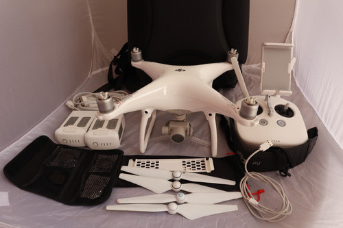 Drone Phantom Dji 4 Con 2 Baterias Y Mochila De Viaje 
