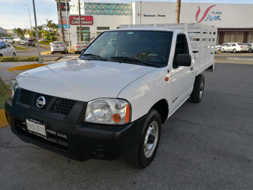 Nissan Np300 2014 2.4 Estacas Dh Mt