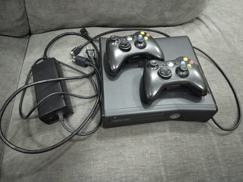 Xbox 360 Slim Con 2 Controles