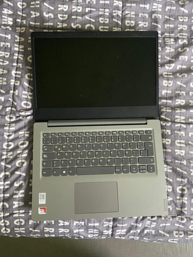 Laptop Lenovo Como Nueva, Año 2020. Windows 10 Uso Domestico