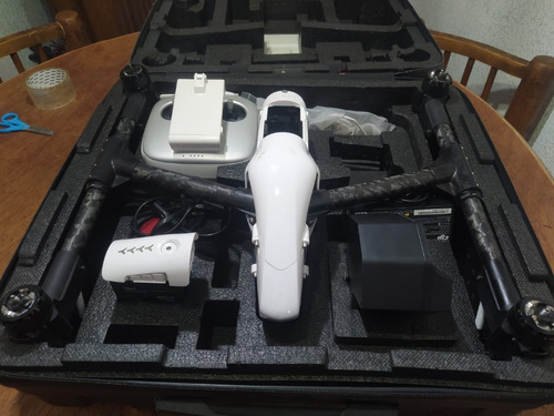 Drone Dji Inspire 1 Con Cámara 4k   Blanco Y Negro 1 Batería