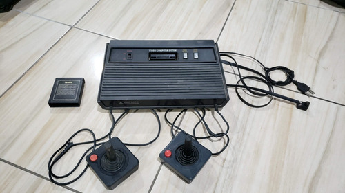 Atari 2600 Completo Funcionando. Só O Controle 2 Que Não Vai Pra Baixo