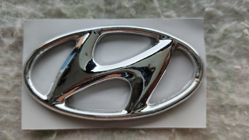 Emblema Trasero Hyundai Accent Maleta 7cm X 3.8cm Foto 2