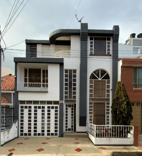 Hermosa Casa En Tunja Barrio Mesopotamia 4 Habitaciones, 4 Baños, 240mts2