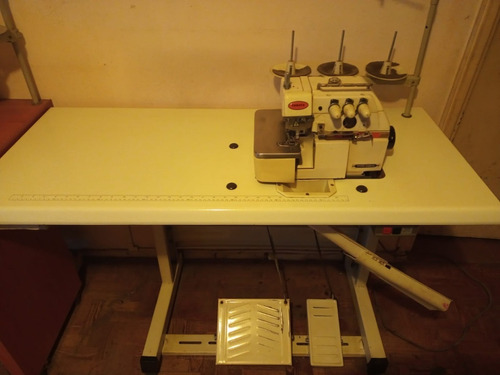 Maquina De Coser 3 Hilos Overlock Yamata Modelo Fy737a 