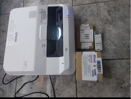 Proyector Epson 696ui Tiro Ultra Corto 3800lúmenes (paquete)