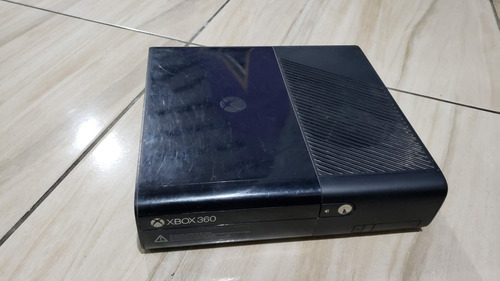 Xbox 360 Super Slim Só O Aparelho Sem Nada E Lacrado E Liga O Led Mas Depois Desliga E Sem Imagem. Tá Com Defeito. G18