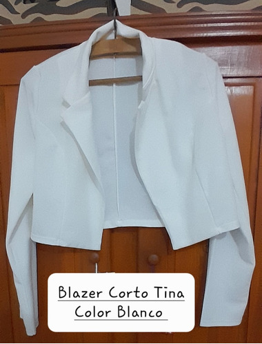 Blazer Corto Tina Color Blanco. 40cms. Largo Total 