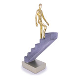 Escultura Decorativa Homem Escada Poliresina Dourado 16 Cm