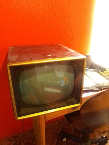 Televisor Antiguo Víctor Deco