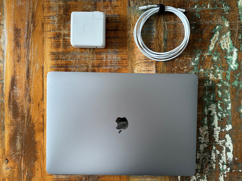 Macbook Pro 2019 16  (16gb Ram / 512gb Ssd / 6-core I7 )