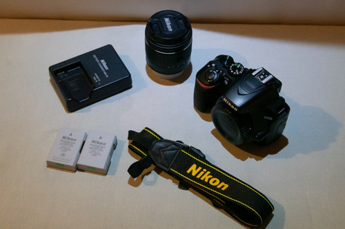  Nikon D3500 + Lente 18-55mm + Dos Baterías + Cargador
