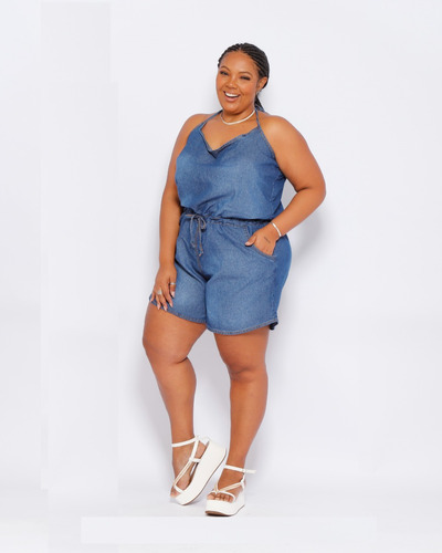 Jardineira Jeans Com Bolso Lateral Plus Size