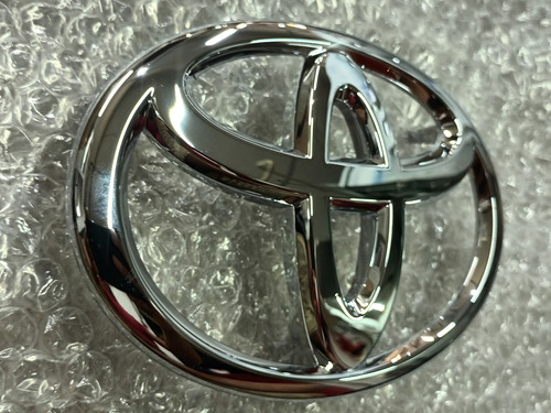 Insignia Logo Parrilla Frente Toyota Yaris 19/23 New Origina Foto 3