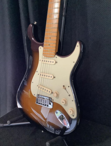 Guitarra American Deluxe Strat V Neck (2005)