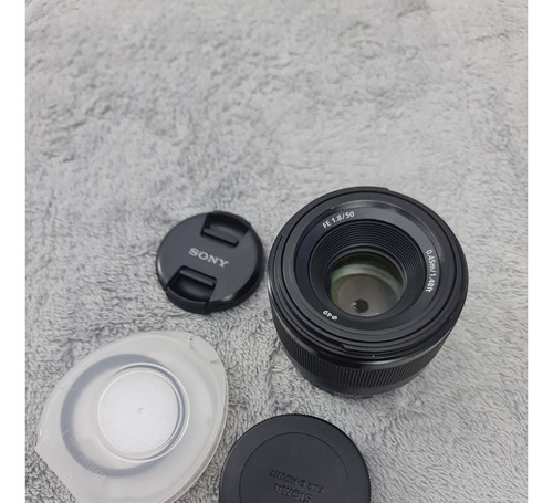 Lente Sony Fe 50mm F/1.8 Sel50f50f Full Frame E-mount