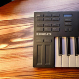 Teclado Controlador Komplete Kontrol M32