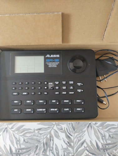 Caja De Ritmo Alesis Sr16