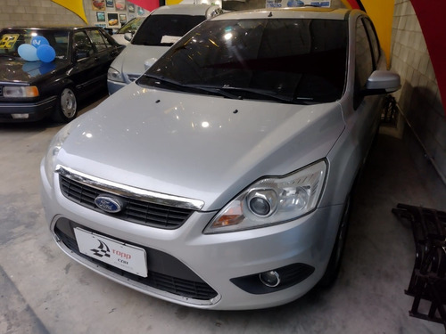 FOCUS SEDAN TITANIUM 2.0 - 2011 AUT. COM TETO