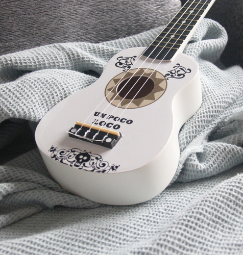 Ukelele Soprano Jake Diseño Coco Guitarra P + Funda + Púa