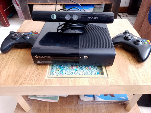 Xbox 360 Super Slim 256g (usado) Dos Controles Y Kinect 
