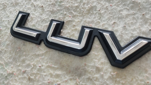 Emblema Insignia De Chevrolet Luv Foto 3