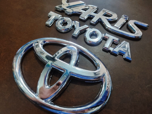 Kit Emblema Toyota Yaris Compuerta 3piezas Reemplazo Adhesiv Foto 8