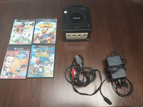 Nintendo Gamecube (sin Controles) (8 Juegos)